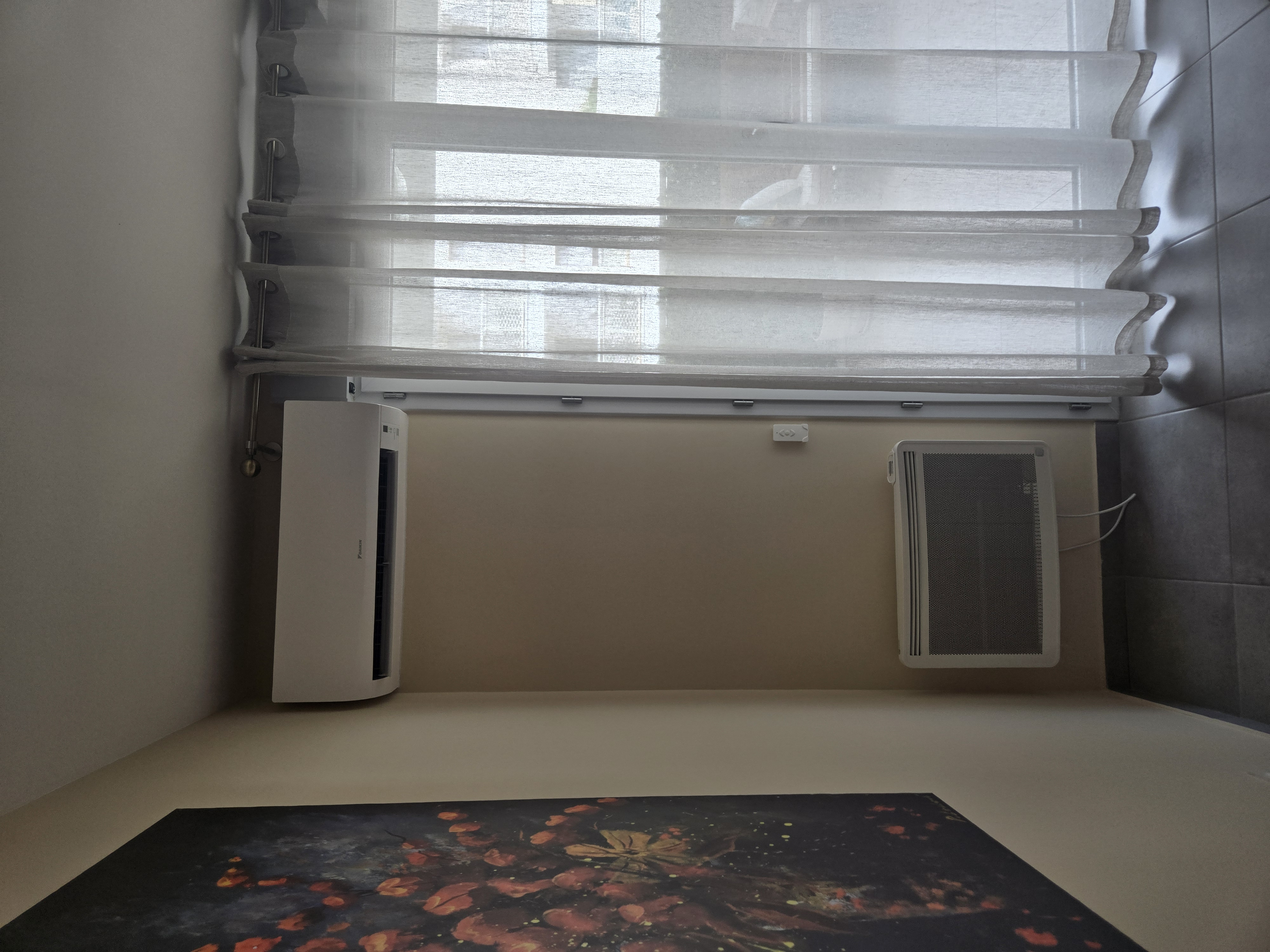 Unité intérieure Daikin posée dans un appartement à Nice – Clim & Chill